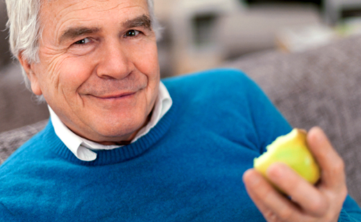 dca-blog_secrets-to-savor-eating-with-dentures